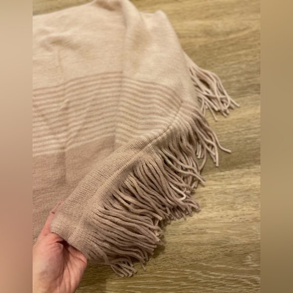 Gentle Fawn- FRINGE PULLOVER SHAWL - Picture 4 of 7